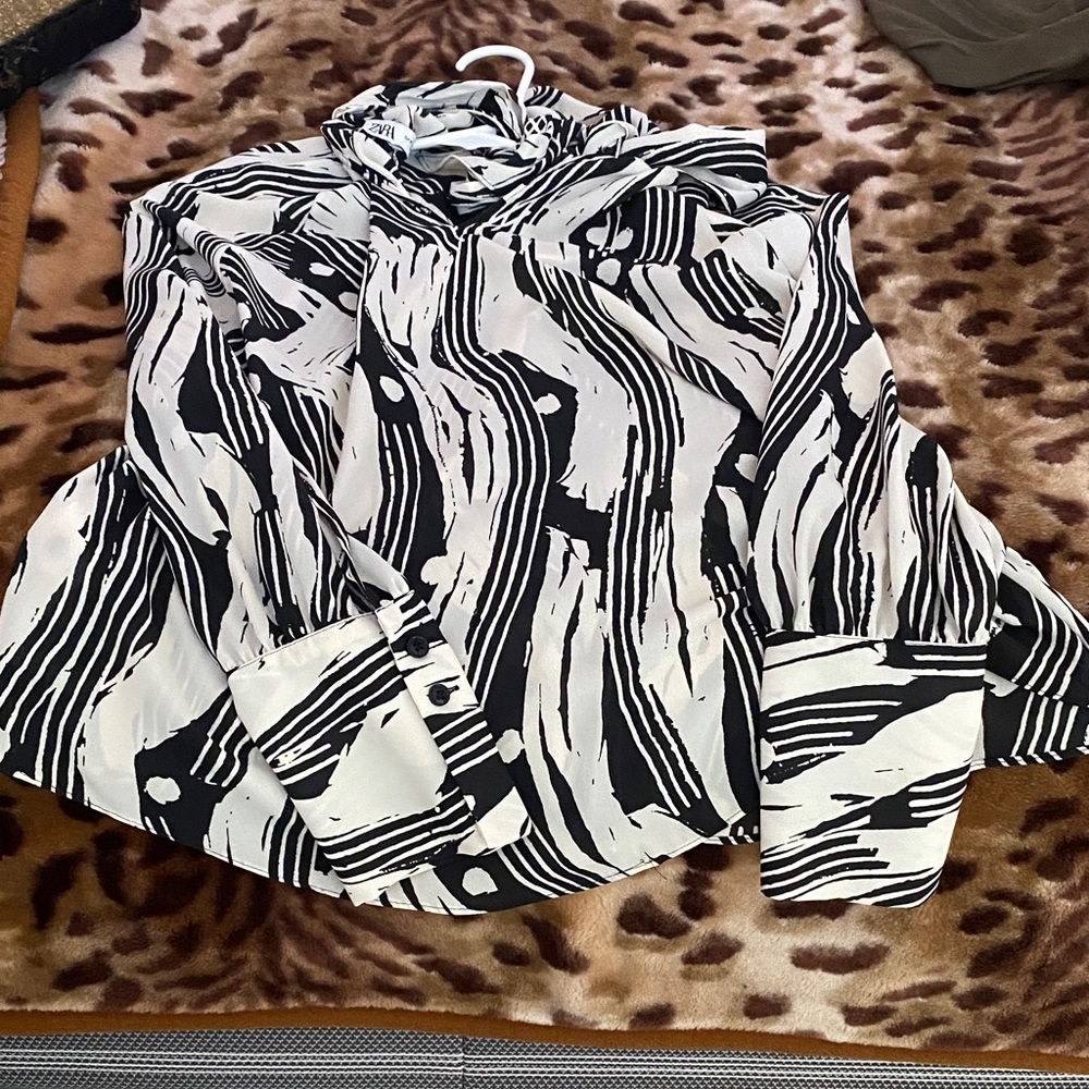 Zara Black and White Patterned Blouse